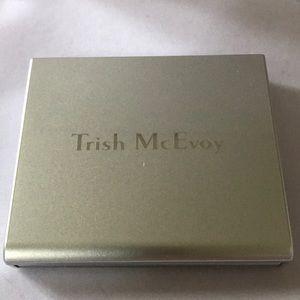 Trish McEvoy Refillable Mirror Compact  NWOT
